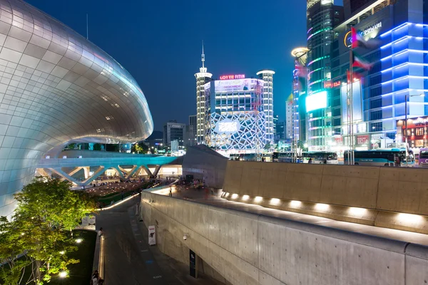 Dongdaemun Plaza, Seul gece görünümü — Stok fotoğraf