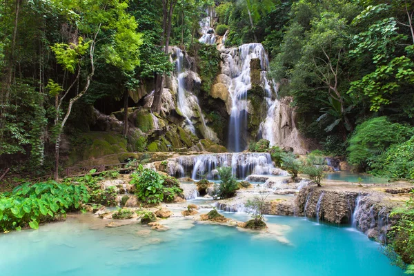 Kuang Si Cachoeiras, Laos . — Fotografia de Stock