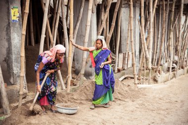 Hintli kadın inşaat çalışma