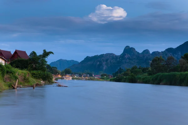 Pueblo de Vang Vieng, Laos — Foto de Stock