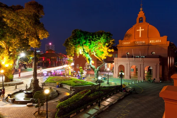 Vista noturna da Igreja de Cristo e da Praça Holandesa, Malaca — Fotografia de Stock