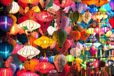 Geleneksel fenerler alışveriş geceleri, Hoi An, Vietnam
