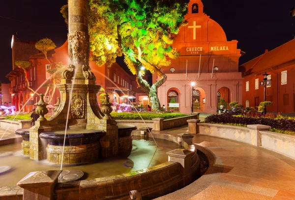 Vista noturna da Igreja de Cristo e da Praça Holandesa, Malaca — Fotografia de Stock
