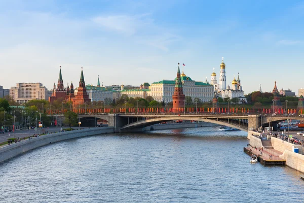 A vista do Kremlin de Moscou ao pôr-do-sol, Moscou — Fotografia de Stock