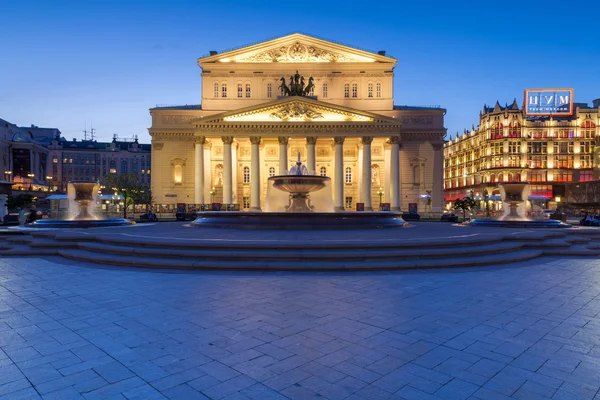 Teatro bolshoi ao entardecer — Fotografia de Stock