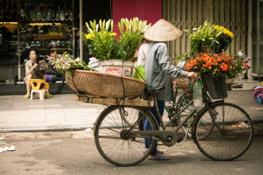 Çiçek satıcıları Hanoi