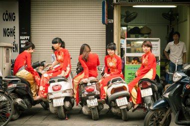Geleneksel Ao Dai Kız Giydir, Hanoi