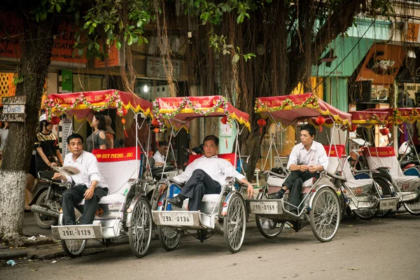 Riquixás de casamento vietnamita, Hanói — Fotografia de Stock