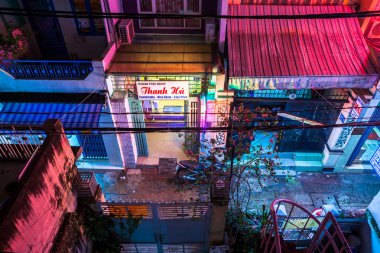 Boş arka sokakta, Ho Chi Minh City, Vietnam gece görünümü
