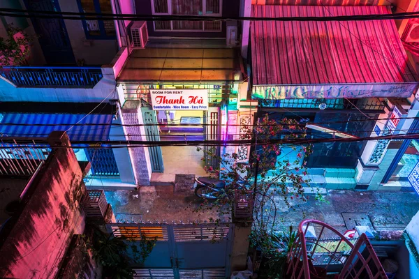 Noční pohled na prázdné zadní uličky, Ho Či Minovo město, Vietnam — Stock fotografie