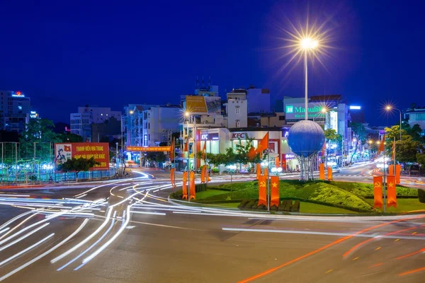 Вид на город Нятранг в сумерках, Вьетнам — стоковое фото