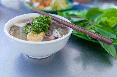 Pho ünlü vietnamse şehriye çorbası