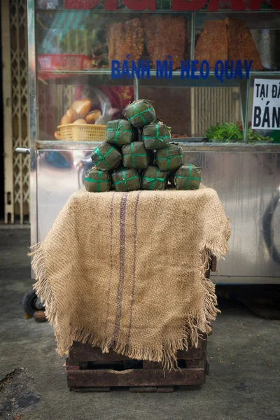 Traditional holiday Banh Tet wraps, Vietnam — Stock Photo, Image