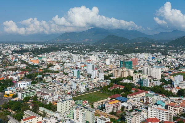 Vista panorâmica diurna da cidade de Nha Trang, Vietnã — Fotografia de Stock