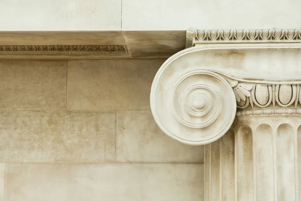 Decorative detail of an ancient Ionic column — Stock Photo, Image