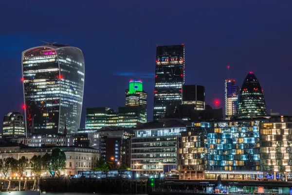 Londres paisaje urbano por la noche — Foto de Stock
