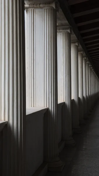 Perspectiva de columnas en stoa de attalos — Foto de Stock