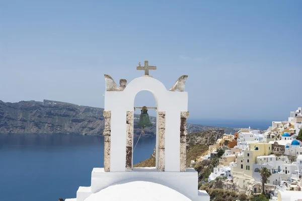 Zvonice ve vesnici Oia Santorini island — Stock fotografie