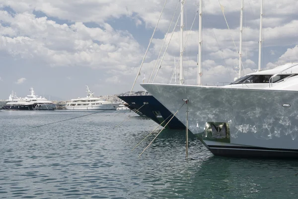 Luxury yachts in marina — Stock Photo, Image