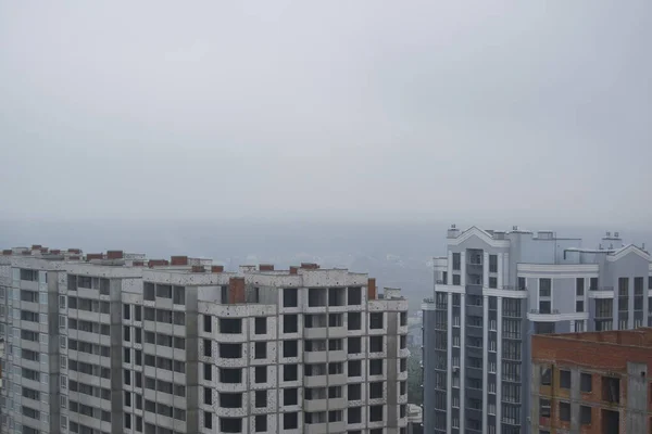 Крыши Новых Домов Туман Заднем Плане — стоковое фото
