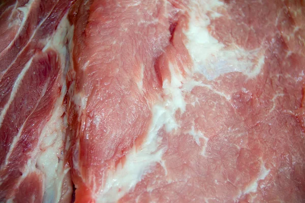 Domuz eti dokusu. Etin üzerinde yağ birikintileri var. Domuz eti yakın.