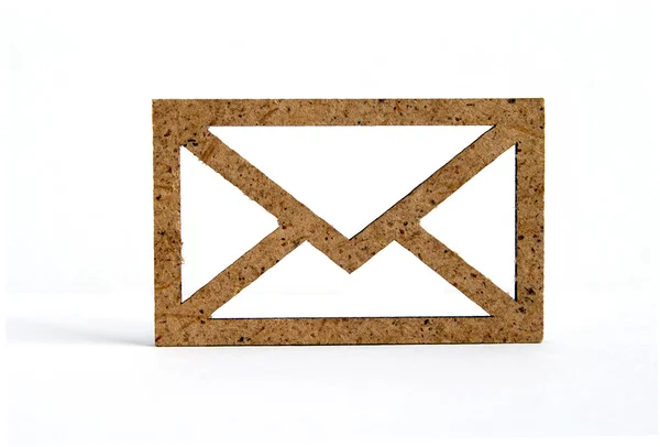 Значок деревянного конверта на белом фоне — стоковое фото