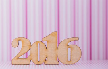 Pembe çizgili arka plan üzerinde 2016 yılın ahşap yazıt