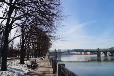 Gorki Park Moskva Nehri'nin kıyısında
