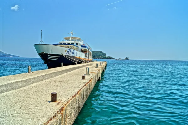 Adriyatik Denizi kıyısında bir yatta seyahat