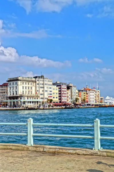 Boğaz - Istanbul, şehir ruhu gücünü çizer..