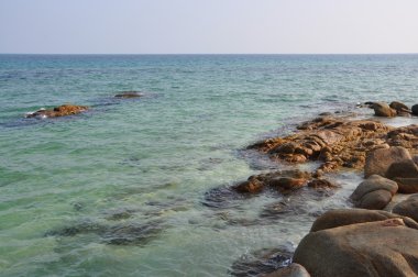 Koh Larne Tayland plaj kayalar.