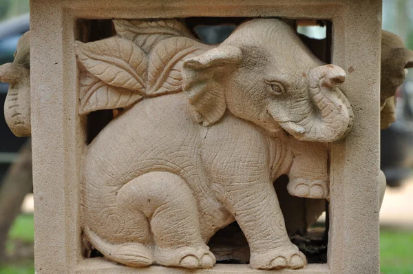 Fil heykeller narin ve güzel.