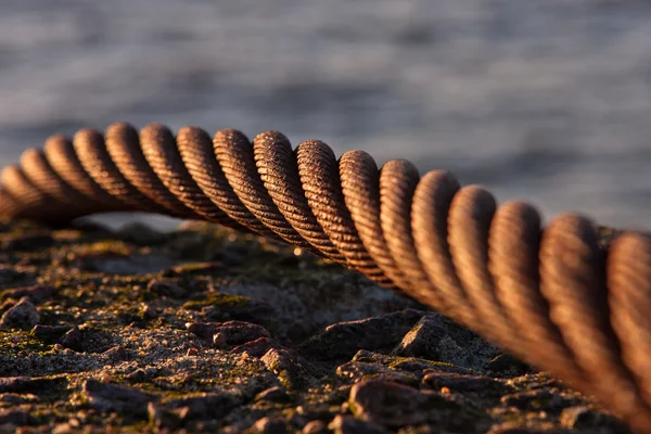 Geroeste metalen kabel — Stockfoto