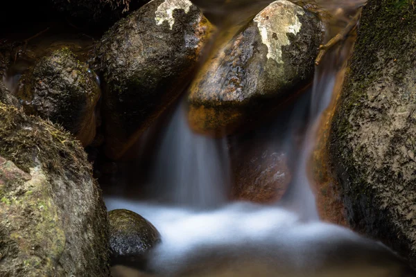 Schöner Wasserfall Wildem Wald — Stockfoto