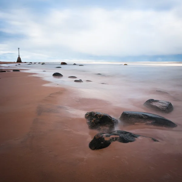 Pantai Laut Dengan Batu Besar — Stok Foto