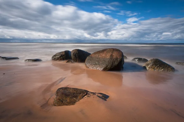 Costa Mar Con Piedras Grandes — Foto de Stock