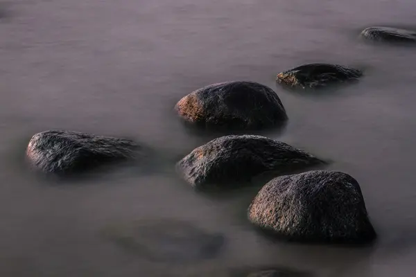 Costa Mar Con Piedras Grandes — Foto de Stock