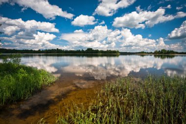 bulutlar yansımaları göle