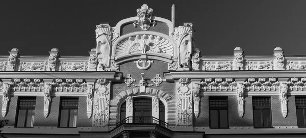 Siyah Beyaz Tonda Eski Bina — Stok fotoğraf