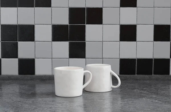 Två Vita Porslin Kaffekoppar Sida Vid Sida Svart Amd Vit — Stockfoto