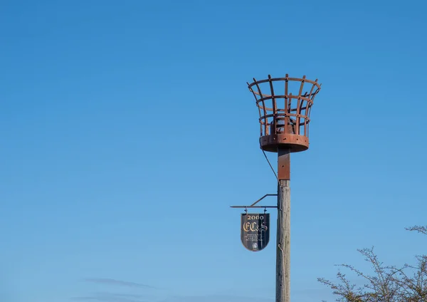 East Cottingwith Yorkshire England 2020 Alte Warnbake Mit Milleniumschild Und — Stockfoto