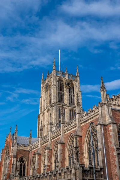 Hull Minster Wieża Kościoła Zegarem Niebieskim Tle Nieba Słoneczny Dzień — Zdjęcie stockowe