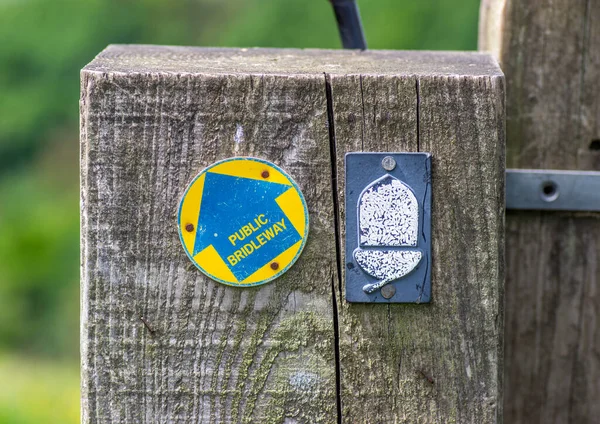 Acorn Direction Arrow Wooden Gate Post Yorkshire Wolds Way — Stock Photo, Image