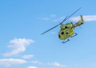 Pocklington, Doğu Yorkshire, İngiltere, 08 / 26 / 2015 - Pocklington Havaalanından havalandıktan kısa bir süre sonra Yorkshire Hava Ambulansı.
