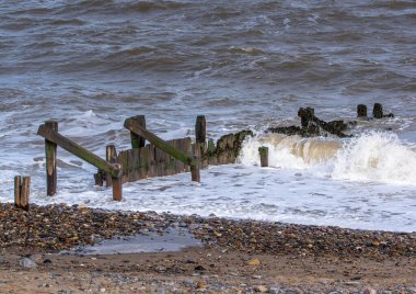 Kasık deniz savunması kırıcı dalgalarla