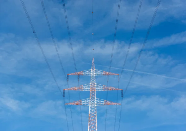 Linha Reta Veiw Pilão Eletricidade Vermelho Branco Com Fundo Azul — Fotografia de Stock