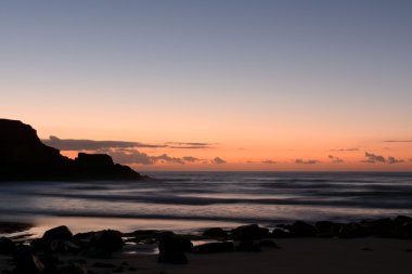 Sunrise beach ve kayalar
