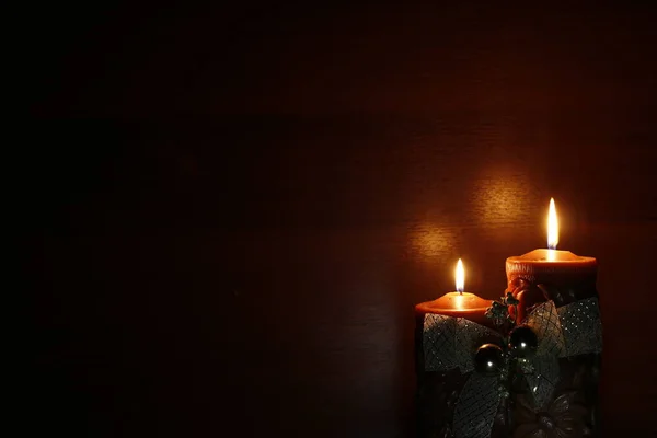 圣诞和新年的圣诞蜡烛 — 图库照片