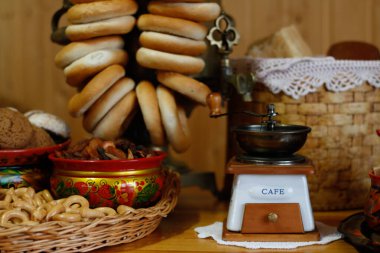 Çay için simitli Rus semaveri.