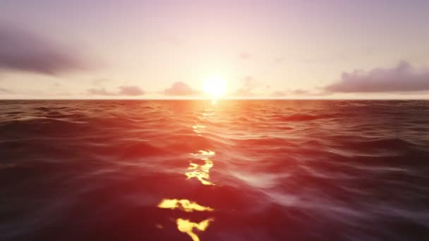 Prachtige zonsondergang of zonsopgang op de Oceaan. Zon licht licht schijnt door de cloudscape. — Stockvideo